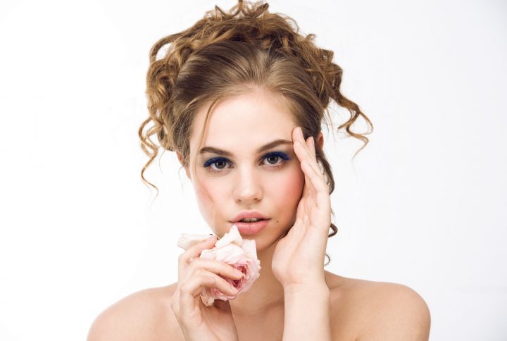 STILIZAREA SPRÂNCENELOR CU HENNA REFRESH